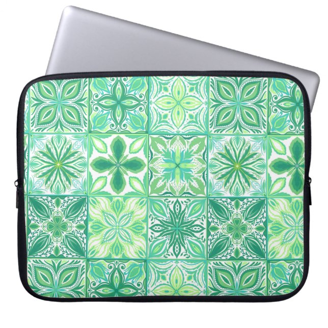 Capa Para Notebook azulejos ornamentados em verde e branco (Frente)