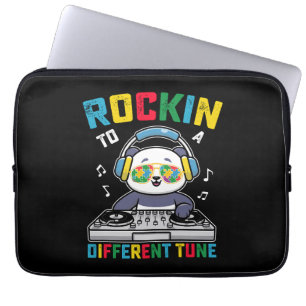 Capa Para Notebook Balançando Ao Som De Uma Melodia Diferente Panda C