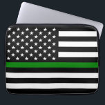Capa Para Notebook Bandeira fina da linha verde: Veteranos militares<br><div class="desc">A bandeira da linha verde fina é um símbolo de apoio aos militares dos Estados Unidos. A fina linha verde representa os homens e as mulheres que atuam nas forças armadas, protegendo a nação e os seus cidadãos. A bandeira é frequentemente exibida ao lado da bandeira americana como uma forma...</div>