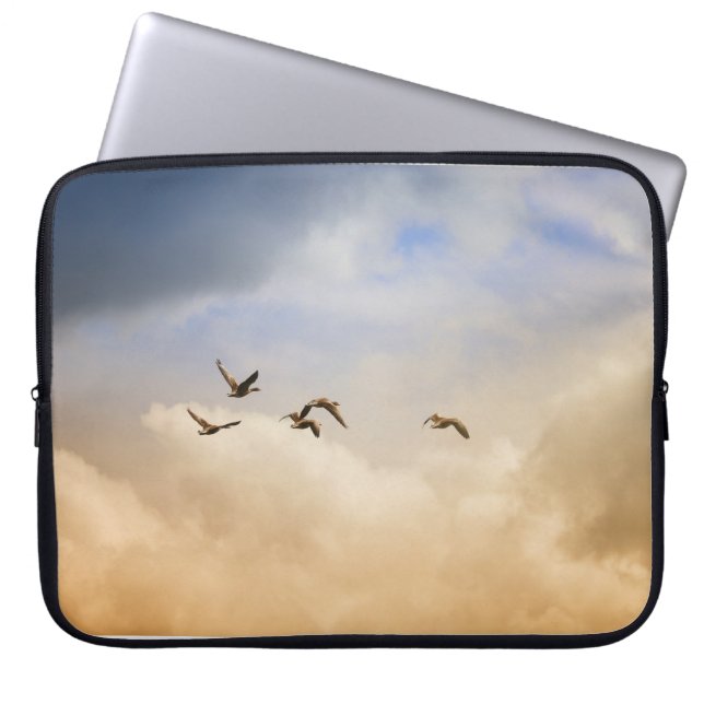Capa Para Notebook Bando de Aves em Voo (Frente)