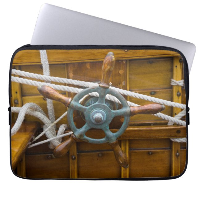 Capa Para Notebook Barco de madeira antigo (Frente)