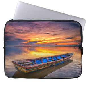 Capa Para Notebook Barco de pesca na praia do nascer do sol Jubakar