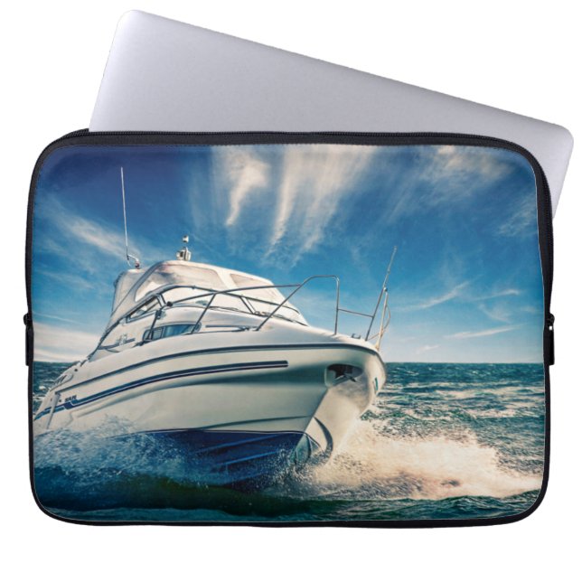 Capa Para Notebook Barco do poder que entra o porto de Chichester (Frente)