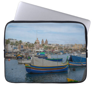 Capa Para Notebook Barcos de pesca tradicionais coloridos em Malta