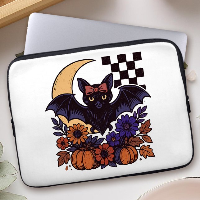 Capa Para Notebook Bat De Halloween Com Estética Gótica Da Lua (This retro Halloween bat design captures spooky charm with a gothic twist.)
