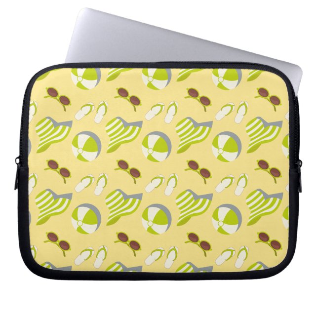 Capa Para Notebook Beach vacay pattern with sunglasses and sun hat   (Frente)