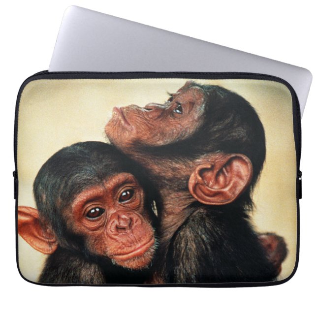 Capa Para Notebook Bebês Mais Pobres | Chimpanzé Hug (Frente)