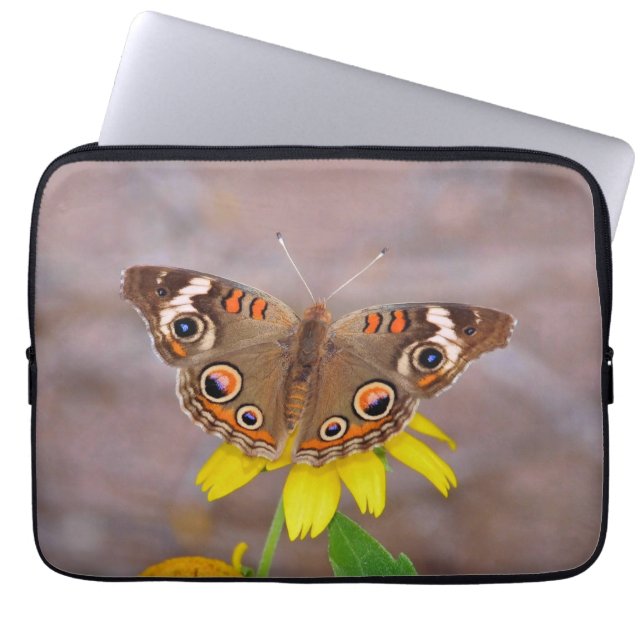 Capa Para Notebook Bela borboleta na Flor Amarela (Frente)