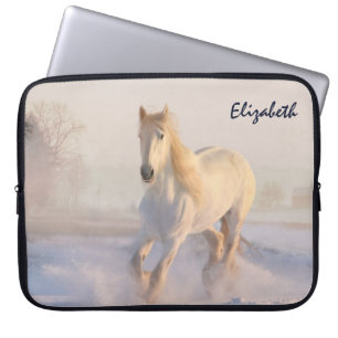 Capa Para Notebook Belo Cavalo Branco Galopando na Neve