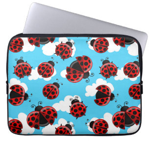Capa Para Notebook Besouro Vermelho-Ladybug Nuvens Brancas Azuis