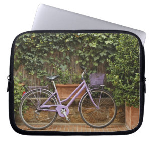 Capa Para Notebook Bicicleta estacionada, Pienza, Itália, Toscana