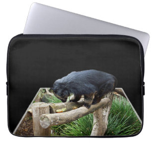 Capa Para Notebook Binturong Em Pista De Madeira,