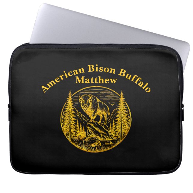 Capa Para Notebook Bison Sentindo Orgulhosamente em uma paisagem natu (Frente)