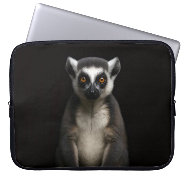 Capa Para Notebook Black 4 Luxe Laptop Sleeve, Gentle Lemur (Frente)