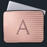 Capa Para Notebook Blush Pink e Dourado Stripes Monograma Girly<br><div class="desc">Mala de monograma elegante,  com lâminas de cor rosa e dourada esbranquiçada. Esse caso pode ser personalizado para incluir seu nome inicial e próprio.</div>