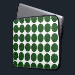 Capa Para Notebook Bolinhas verdes em branco<br><div class="desc">Prepare-se para o Natal com este padrão festivo de bolinhas verdes num fundo branco. O design digital foi criado do zero. Tecnicamente, o fundo não é branco, é transparente. Isso significa que você pode mudar isso. Basta clicar no botão "Personalizar!" e selecionar uma "Cor de fundo impressa" na barra lateral....</div>