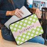 Capa Para Notebook Bolinhas Verdes, Padrão de Bolinhas, Seu Nome<br><div class="desc">Padrão de bolinhas bonito,  divertido e adorável em verde e branco. Presente moderno e moderno,  perfeito para o amante das bolinhas em sua vida. Personalize adicionando o seu nome,  apelido,  monograma ou iniciais.</div>