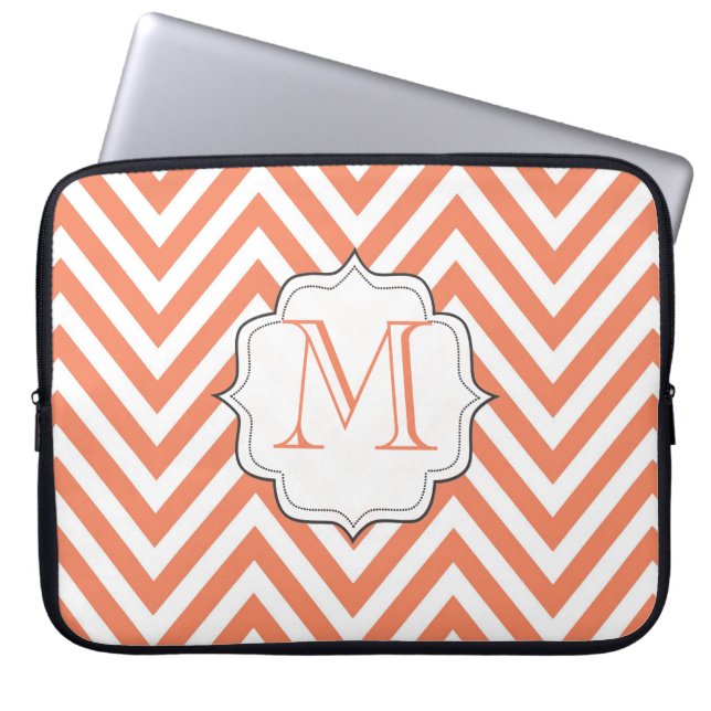 Capa Para Notebook Bolsa de laptop com monograma laranja Chevron Desi (Frente)