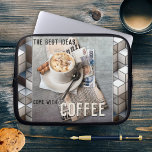 Capa Para Notebook Bolsa de laptop de blocos componentes de Inspiraçã<br><div class="desc">Bolsa de laptop com café sobre uma design de fundo metálico com blocos de construção. Para um bom começo do dia!</div>