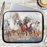 Capa Para Notebook Bolsa de laptop de Cavalos em Corrente Selvagem em<br><div class="desc">Pele de laptop com imagem aquosa de cavalos selvagens correndo. Bonita para qualquer amante de os animais,  e é claro,  especialmente para amantes de cavalos.</div>
