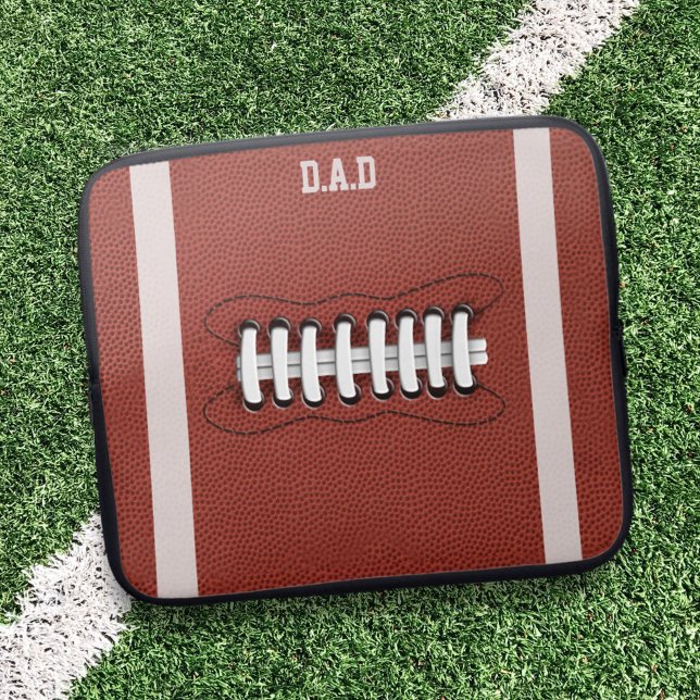 Capa Para Notebook Bolsa de laptop de Monograma do Ventilador America (Add your initials to this American football ball inspired laptop sleeve)