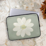 Capa Para Notebook Bolsa de laptop de Nome Personalizado Verde do Sag<br><div class="desc">Adicione seu nome a este laptop verde-sábio bonito com uma flor de margarida de solteiro</div>
