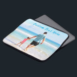 Capa Para Notebook Bolsa de laptop de Texto Fotográfico Personalizado<br><div class="desc">Bolsa de laptop personalizada de fotos e texto - seu próprio Design - Especial - Família personalizada/Amigos ou Presente pessoal - Adicione seu texto e foto - Redimensione e mova ou remova e adicione elementos/imagem com a ferramenta Personalização. Escolha / adicione sua fonte / tamanho / cor favorita! Você pode...</div>