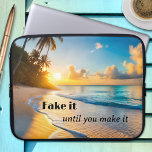 Capa Para Notebook Bolsa de laptop Engraçado Tropical Beach Sunset<br><div class="desc">Bolsa de laptop com pintura de um pôr do sol em uma praia tropical com palmeiras,  com seus textos (engraçados ou outros) (opcional).</div>