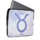 Capa Para Notebook Bonito símbolo de astrologia Taurus, roxo personal (Frente Esquerda)
