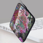 Capa Para Notebook Borboleta ascensão Dawn<br><div class="desc">Arte original de fantasia digital. ascensão rosa de borboletas como um novo amanhecer. Capa de Neoprene para Laptop de 15 polegadas. Veja outros tamanhos .*** A Ascensão Dawn foi selecionada para as '10ª Exposições de Artes Digitais e Misturadas de Colagem Online International Online Juried.2007</div>