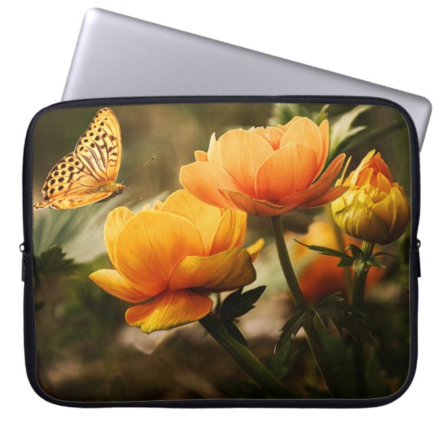 Capa Para Notebook Borboleta Laranja e Flores (Frente)