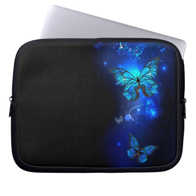 Capa Para Notebook Borboleta Morpho no Fundo Escuro (Frente)