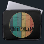 Capa Para Notebook born in 1978 vintage birthday<br><div class="desc">You can add some originality to your wardrobe with this original elegant sunset vintage retro-looking birthday design with awesome typography font lettering, it is a great gift idea for men, women, husband, wife girlfriend, and a boyfriend who will love this one-of-a-kind artwork. The best unique and funny holiday present for...</div>