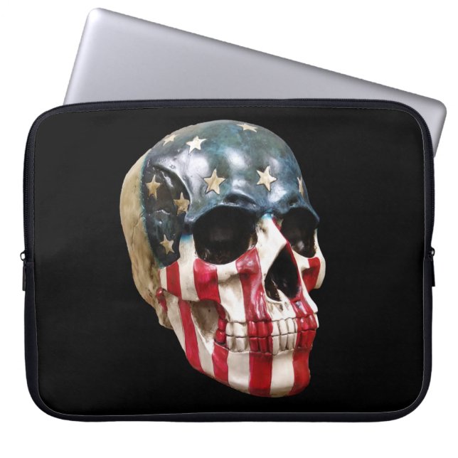 Capa Para Notebook Branco vermelho e azul caveira na bolsa de laptop  (Frente)