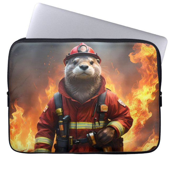 Capa Para Notebook **"Bravura De Borracha: O Bombeiro Mais Ocupado"** (Frente)