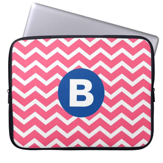 Capa Para Notebook Bright Pink and White Chevron Pattern Monogram (Frente)