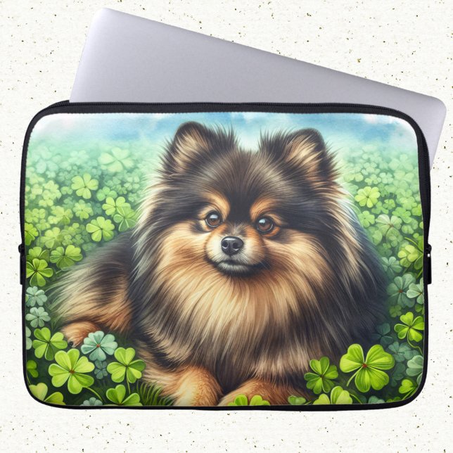 Capa Para Notebook Brindle Pomeranian Watercolor Clover Shamrock (Criador carregado)