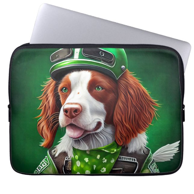Capa Para Notebook Brittany Spaniel pilotando bicicleta no Dia de São (Frente)