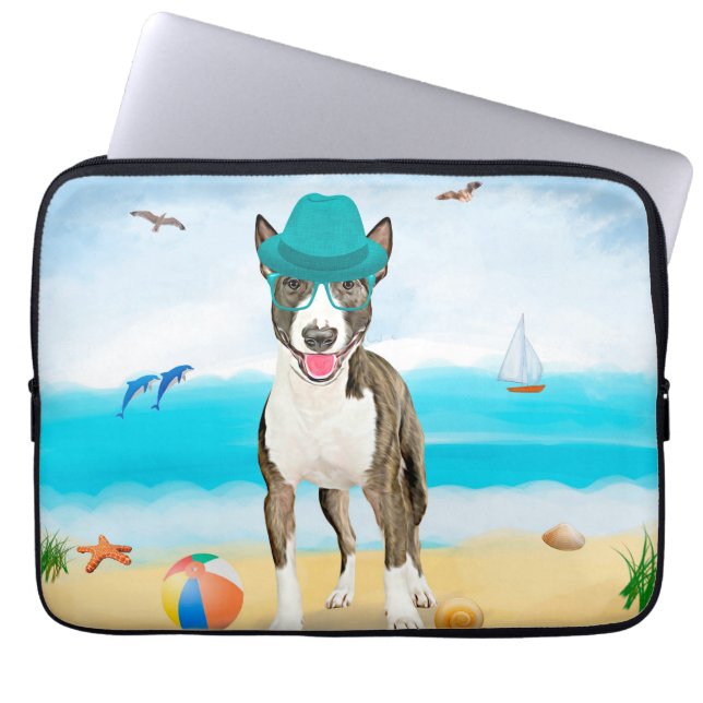 Capa Para Notebook Bull Terrier Dog na praia (Frente)