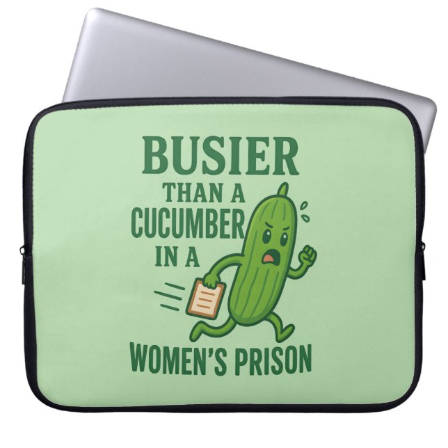 Capa Para Notebook Busier Than a Cucumber In A Women’s Prison Funny (Frente)