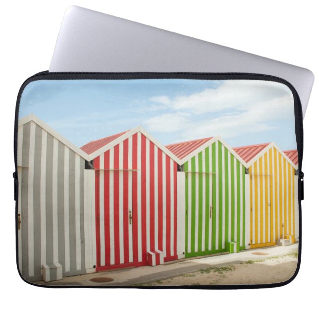 Capa Para Notebook Cabanas coloridas na praia (Frente)