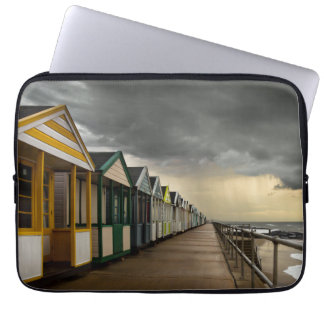 Capa Para Notebook Cabanas da praia em uma tempestade | Southwold do