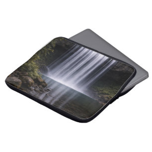 Capa Para Notebook Cachoeira da Floresta Silenciosa – Paisagem Calma