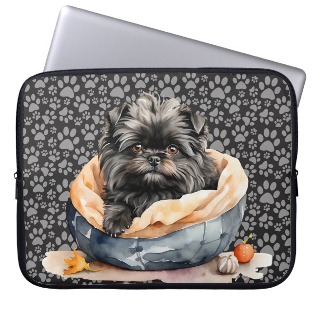 CAPA PARA NOTEBOOK CACHORRO DE BOMBA DE BACHORA AFFENPINSCHER NA CAMA (Frente)