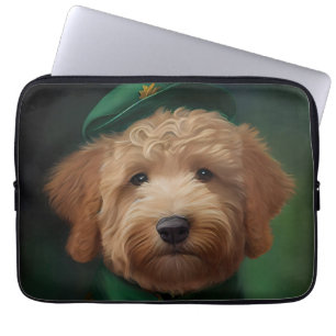 Capa Para Notebook Cachorro de Goldendoodle na Rua. Vestido do Dia de