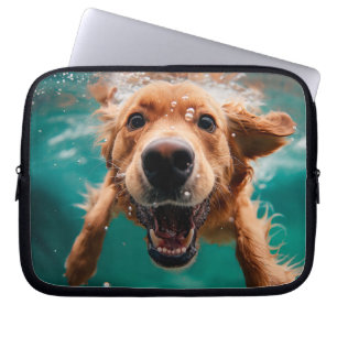 Capa Para Notebook Cachorro Golden Retriever Feliz Nadando Submerso