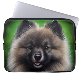 Capa Para Notebook Cachorro Keeshond na Rua.