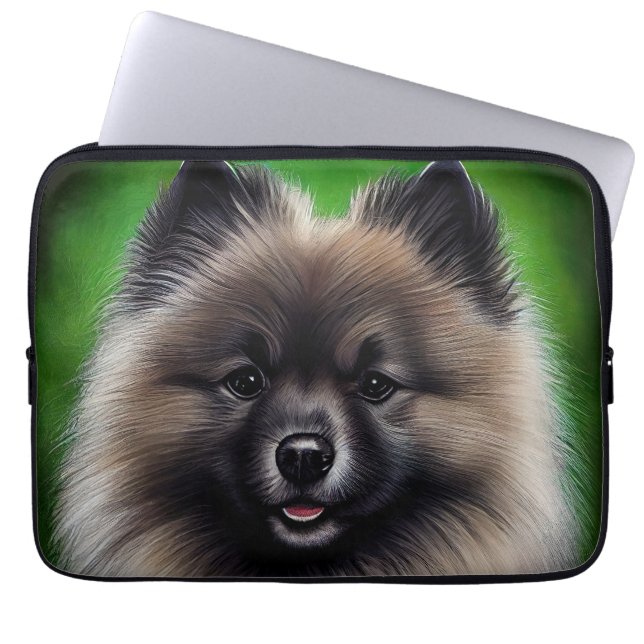 Capa Para Notebook Cachorro Keeshond na Rua. (Frente)