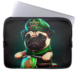 Capa Para Notebook Cachorro Pug Dirigindo Bicicleta Dia de São Patríc