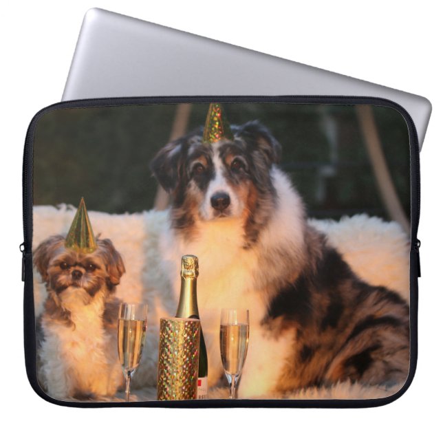 Capa Para Notebook Cães Celebrando Ano Novo (Frente)